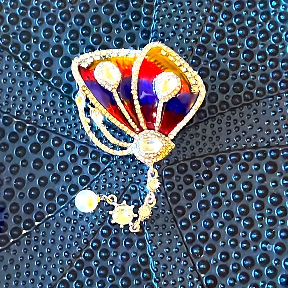 Butterfly & Dog Brooch Set - Picture 2 of 3